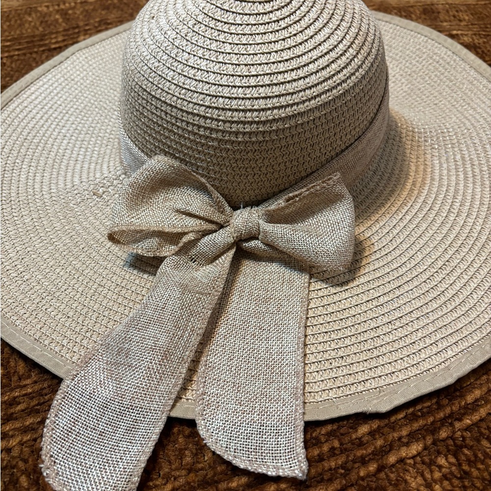 Elegant Cream Sun Hat with Bow